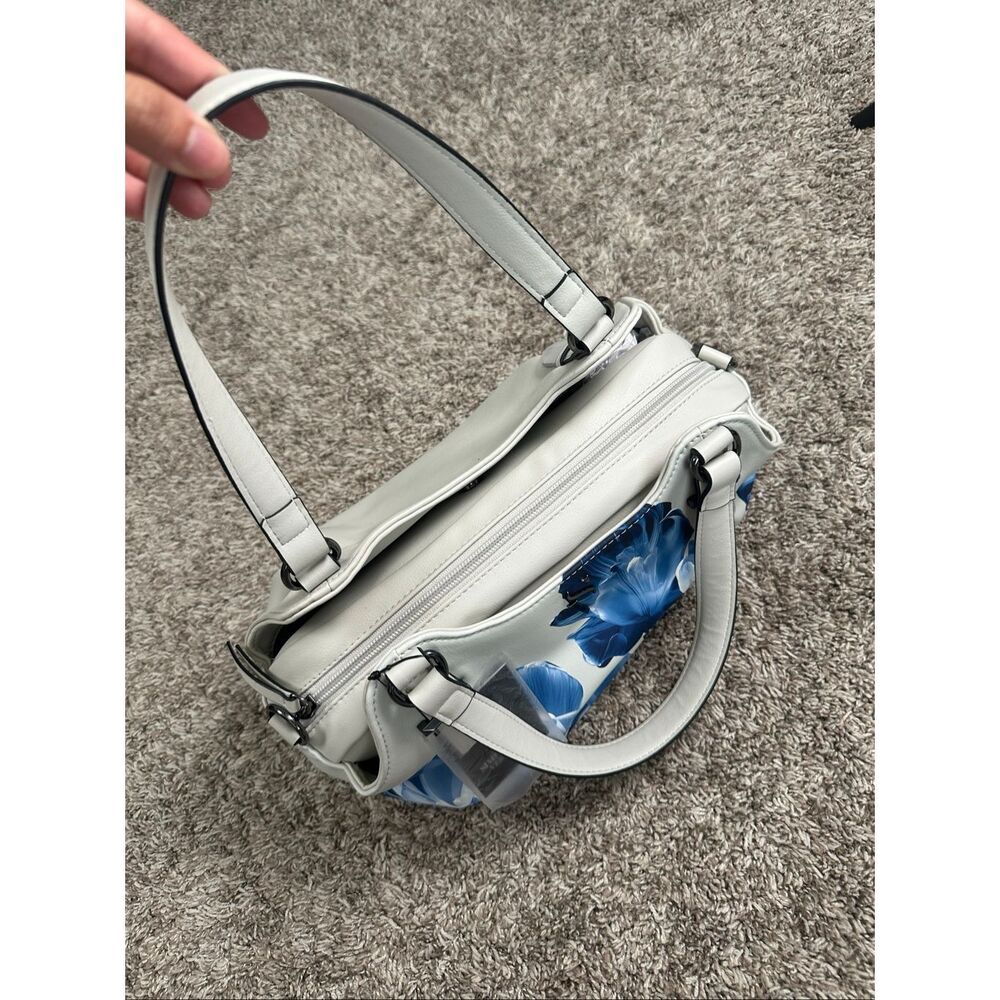 NWT Simply Vera Vera Wang Buena Satchel Bag Blue White Floral Purse - Picture 4 of 6